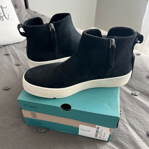 TOMS Verona Black Ankle Boots NEW - Picture 2 of 6